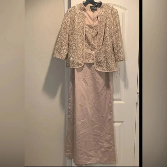 Alex Evenings Champagne Sequin 2-Piece Gown and Jacket Size 6 NWT - Picture 1 of 16